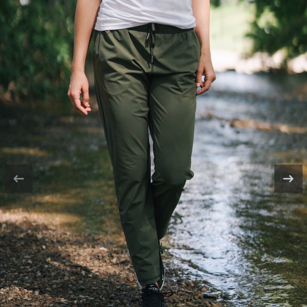 Zyia everywhere olive pants. NWT Sz med